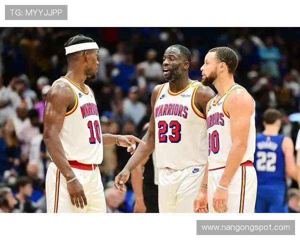 NBA季后赛最新战况勇士与湖人展开激烈对决詹姆斯与库里再度同场竞技